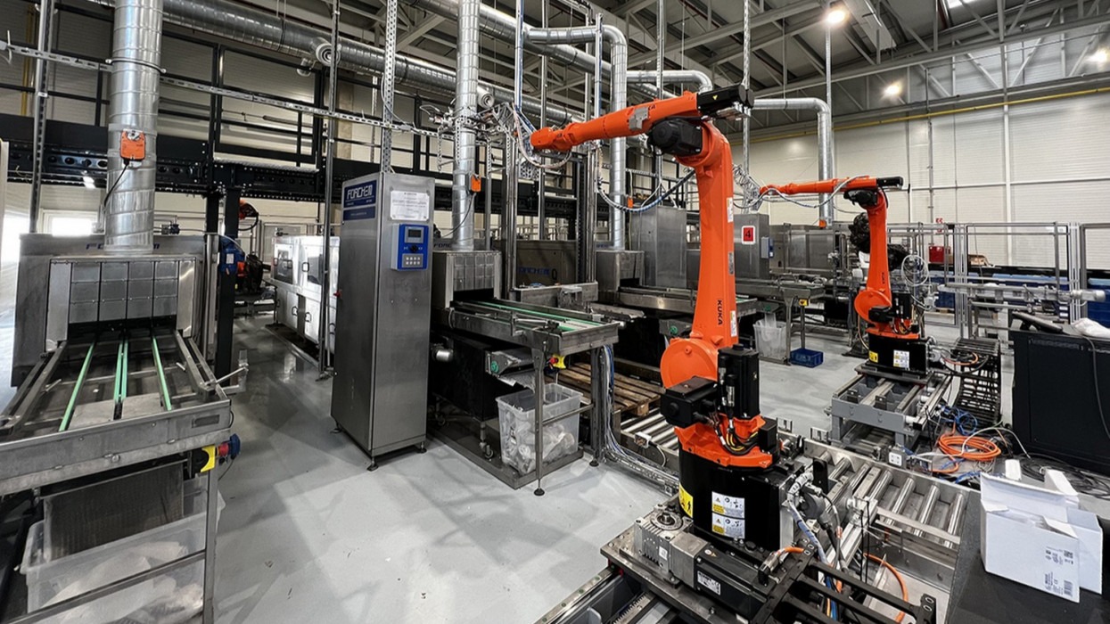 Ezt írja a sajtó: Robottechnológiával működő automata ipari mosót fejlesztett a Logicon Invest Magyarország Kft. (x)